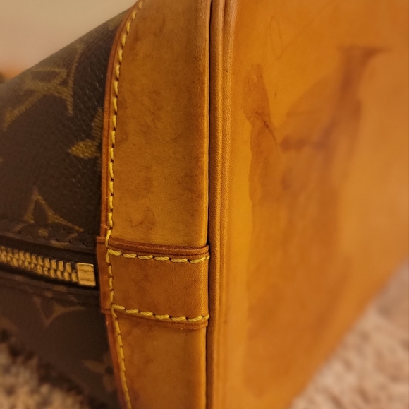 Louis Vuitton Monogram Alma - Picture 7 of 15